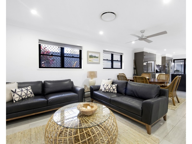 50 Milton Avenue, Paradise Point QLD 4216