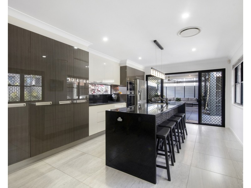 50 Milton Avenue, Paradise Point QLD 4216