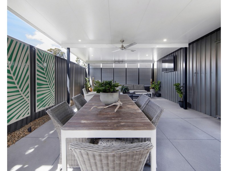 50 Milton Avenue, Paradise Point QLD 4216