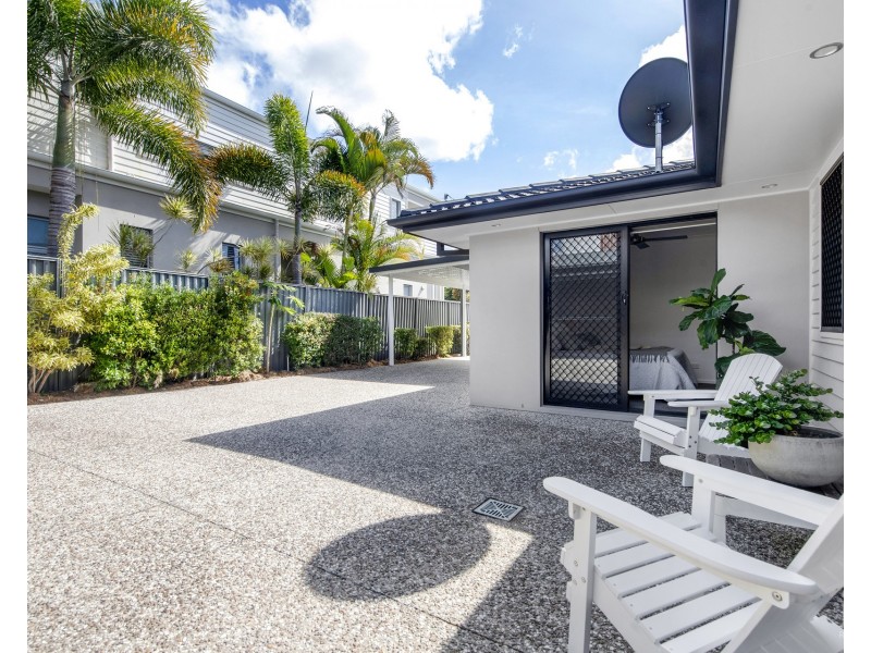 50 Milton Avenue, Paradise Point QLD 4216