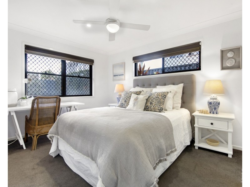 50 Milton Avenue, Paradise Point QLD 4216
