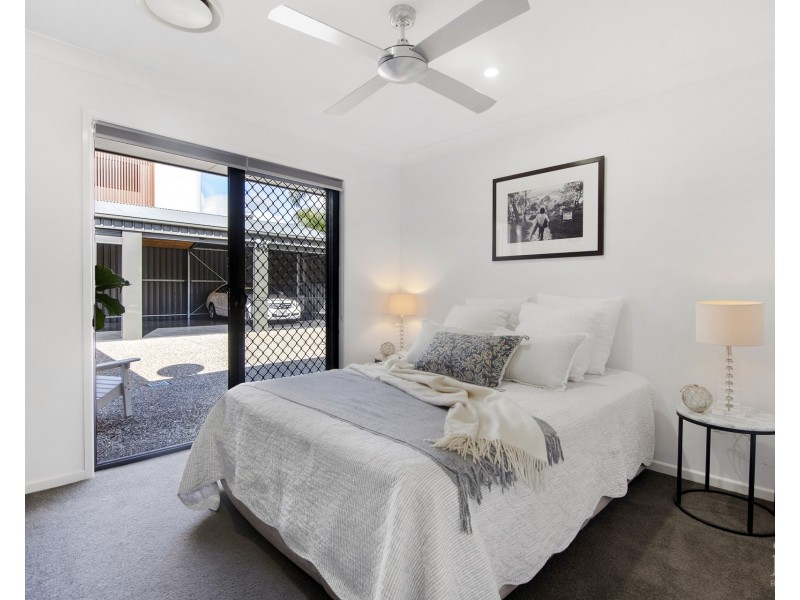 50 Milton Avenue, Paradise Point QLD 4216