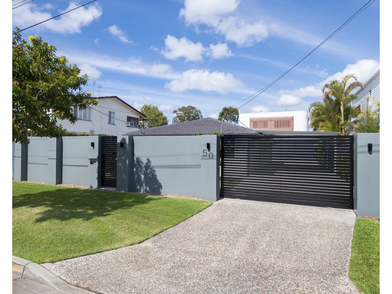 50 Milton Avenue, Paradise Point QLD 4216