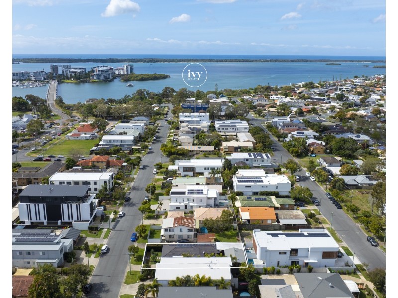 50 Milton Avenue, Paradise Point QLD 4216