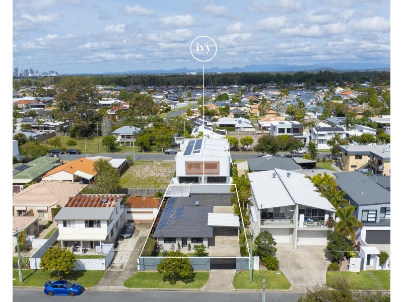 50 Milton Avenue, Paradise Point QLD 4216