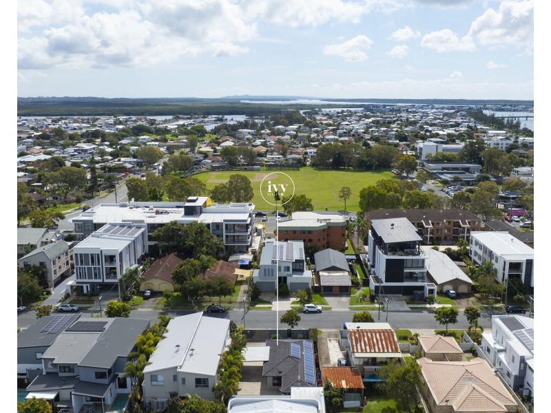 50 Milton Avenue, Paradise Point QLD 4216