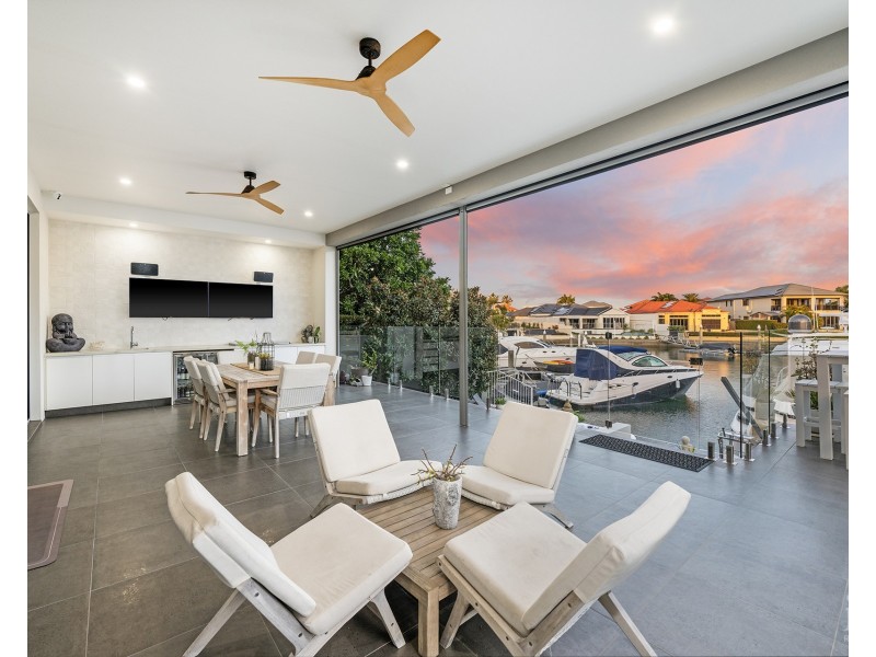 12 Queen Guineveres Place, Sovereign Islands QLD 4216