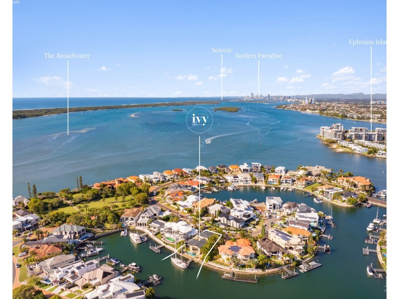 9 Queen Guineveres Place, Sovereign Islands QLD 4216