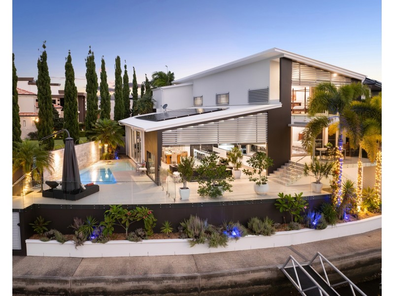 90 Royal Albert Crescent, Sovereign Islands QLD 4216