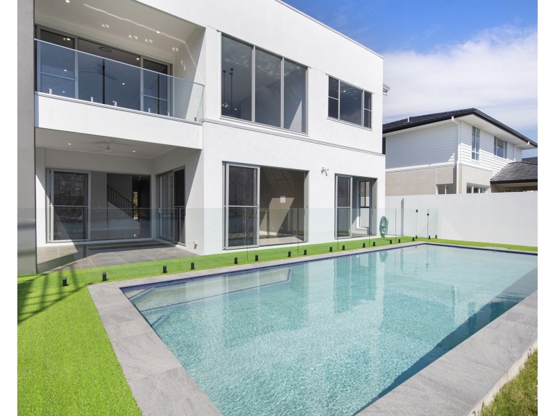 156 Lake Serenity Boulevard, Helensvale QLD 4212