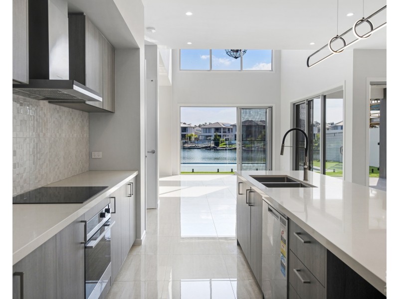 156 Lake Serenity Boulevard, Helensvale QLD 4212