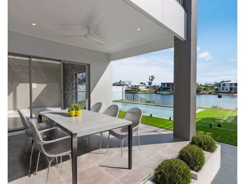 156 Lake Serenity Boulevard, Helensvale QLD 4212