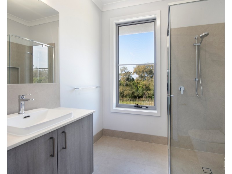 156 Lake Serenity Boulevard, Helensvale QLD 4212