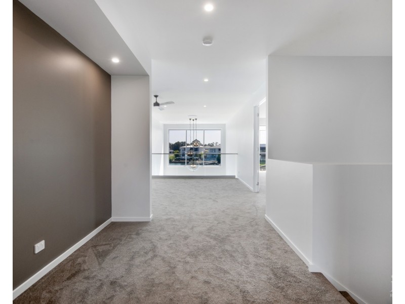 156 Lake Serenity Boulevard, Helensvale QLD 4212