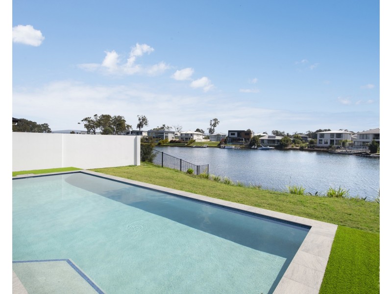 156 Lake Serenity Boulevard, Helensvale QLD 4212