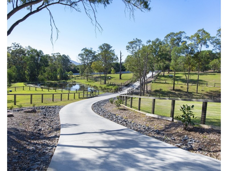 76 Holyrood Road, Maudsland QLD 4210