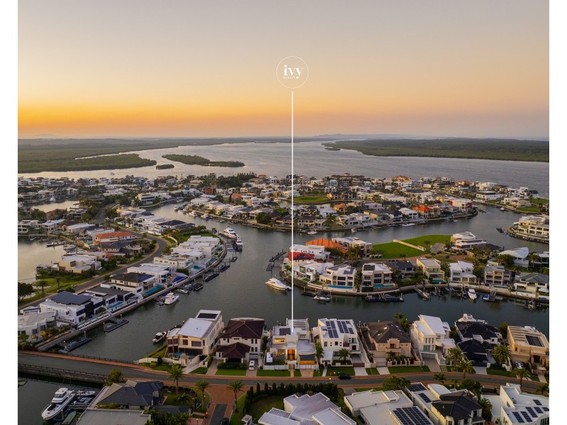 8 King Charles Drive, Sovereign Islands QLD 4216