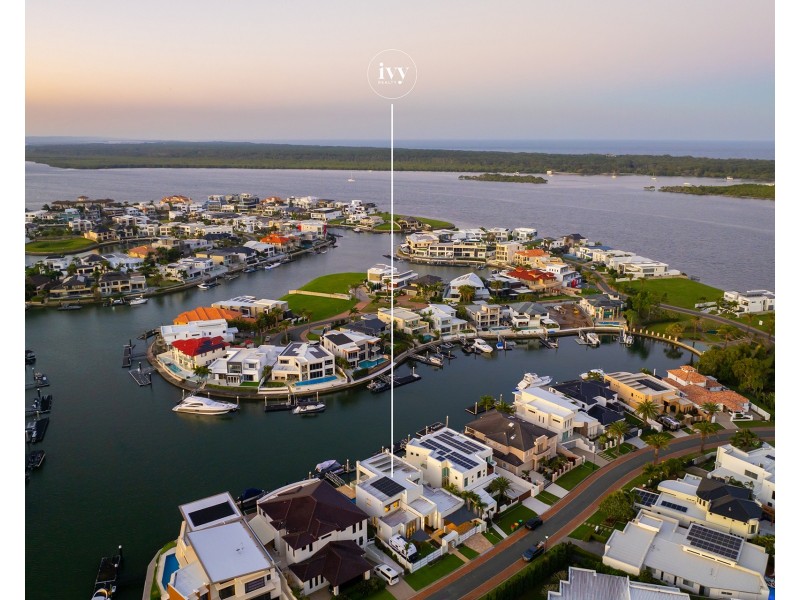 8 King Charles Drive, Sovereign Islands QLD 4216