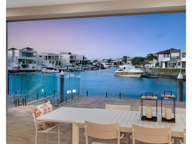 8 King Charles Drive, Sovereign Islands QLD 4216