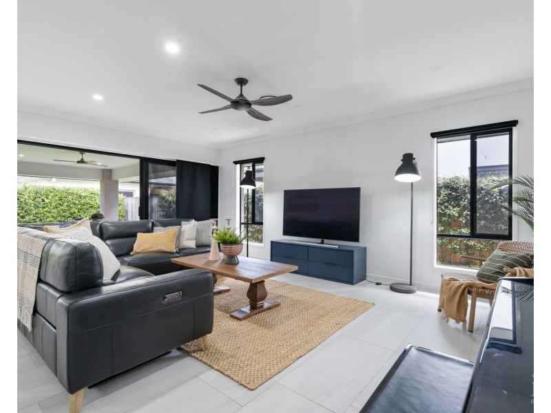 37 Amazon Circuit, Helensvale QLD 4212