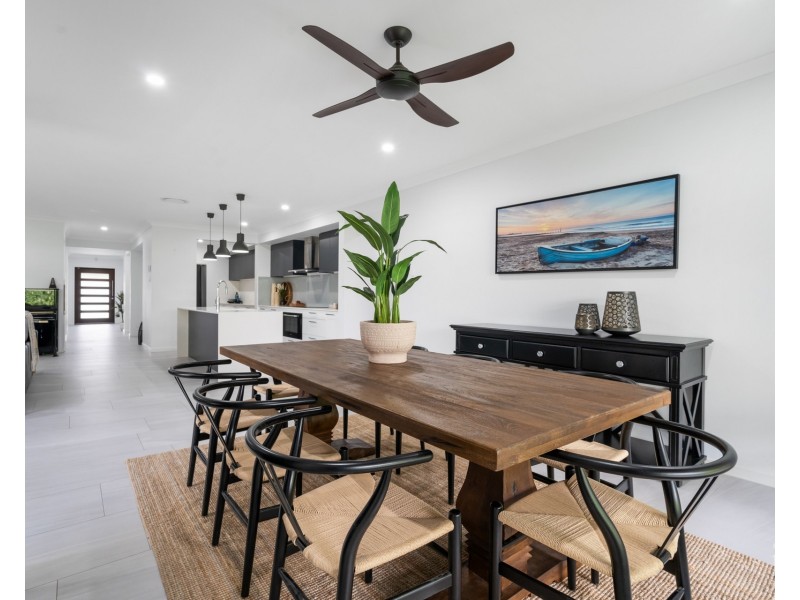 37 Amazon Circuit, Helensvale QLD 4212