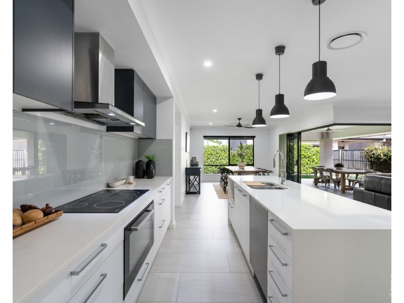 37 Amazon Circuit, Helensvale QLD 4212