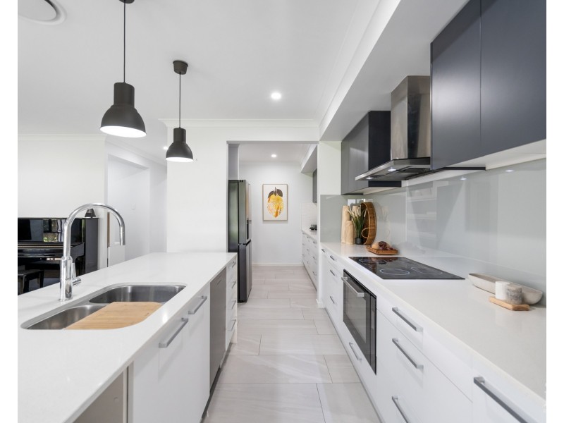 37 Amazon Circuit, Helensvale QLD 4212