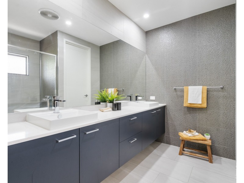 37 Amazon Circuit, Helensvale QLD 4212