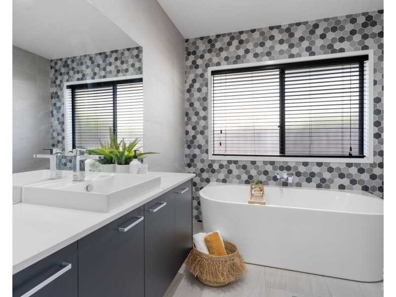 37 Amazon Circuit, Helensvale QLD 4212