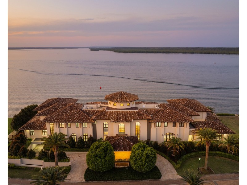 26-32 Knightsbridge Parade East, Sovereign Islands QLD 4216