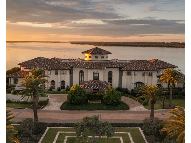 26-32 Knightsbridge Parade East, Sovereign Islands QLD 4216