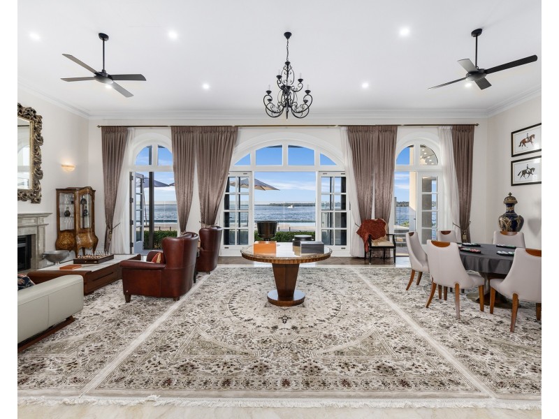 26-32 Knightsbridge Parade East, Sovereign Islands QLD 4216