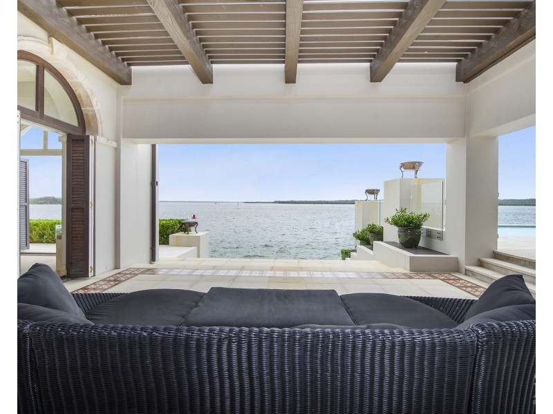 26-32 Knightsbridge Parade East, Sovereign Islands QLD 4216