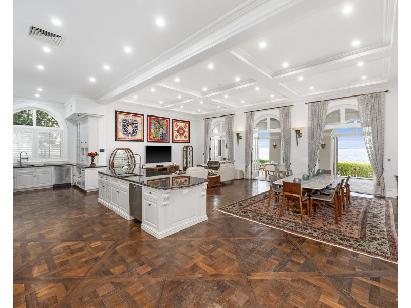 26-32 Knightsbridge Parade East, Sovereign Islands QLD 4216