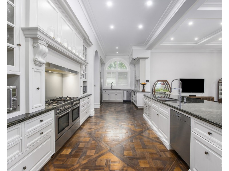 26-32 Knightsbridge Parade East, Sovereign Islands QLD 4216