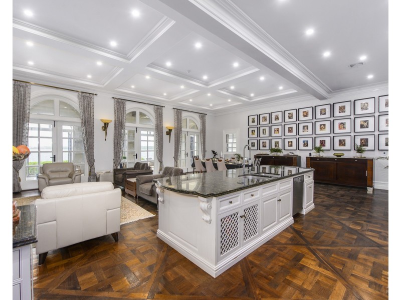 26-32 Knightsbridge Parade East, Sovereign Islands QLD 4216