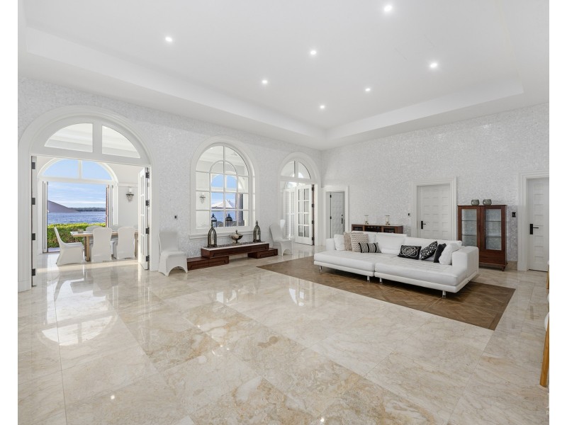 26-32 Knightsbridge Parade East, Sovereign Islands QLD 4216