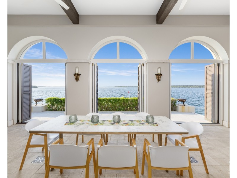 26-32 Knightsbridge Parade East, Sovereign Islands QLD 4216