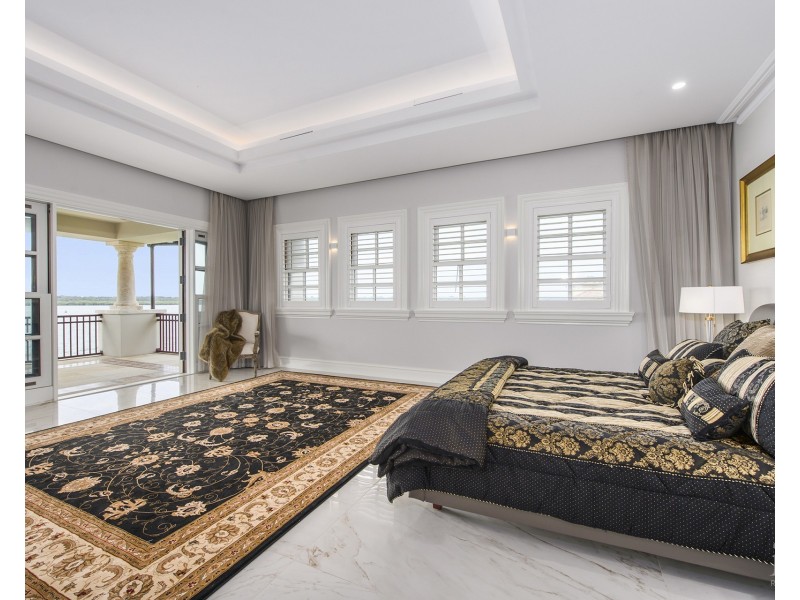 26-32 Knightsbridge Parade East, Sovereign Islands QLD 4216