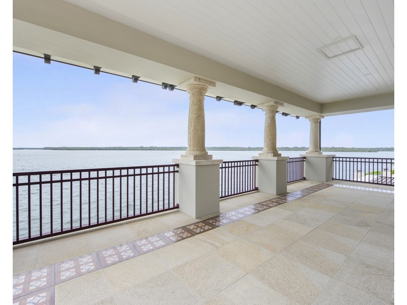 26-32 Knightsbridge Parade East, Sovereign Islands QLD 4216