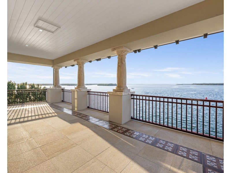 26-32 Knightsbridge Parade East, Sovereign Islands QLD 4216