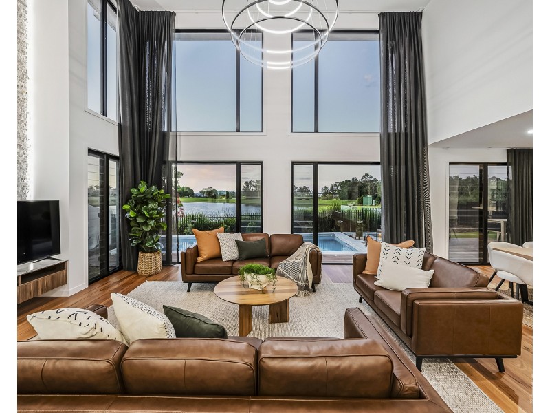 9214 Peter Senior Drive, Hope Island QLD 4212