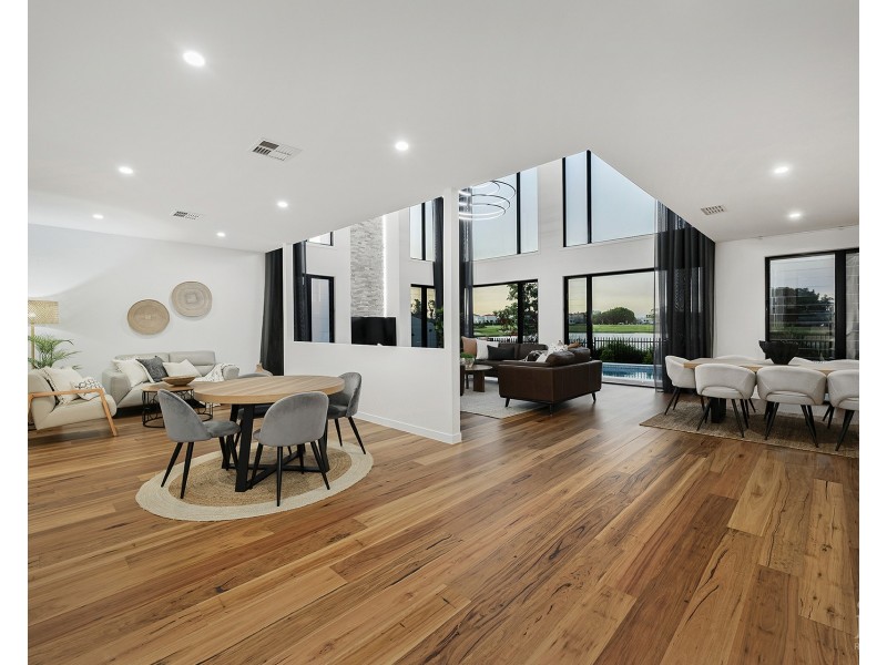 9214 Peter Senior Drive, Hope Island QLD 4212