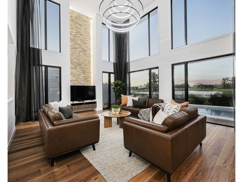 9214 Peter Senior Drive, Hope Island QLD 4212