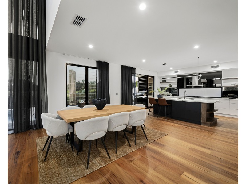 9214 Peter Senior Drive, Hope Island QLD 4212