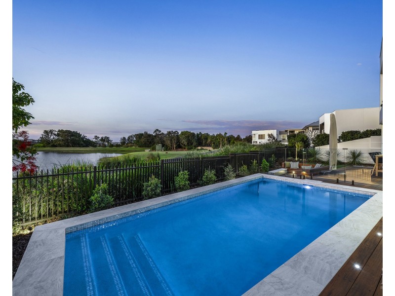 9214 Peter Senior Drive, Hope Island QLD 4212