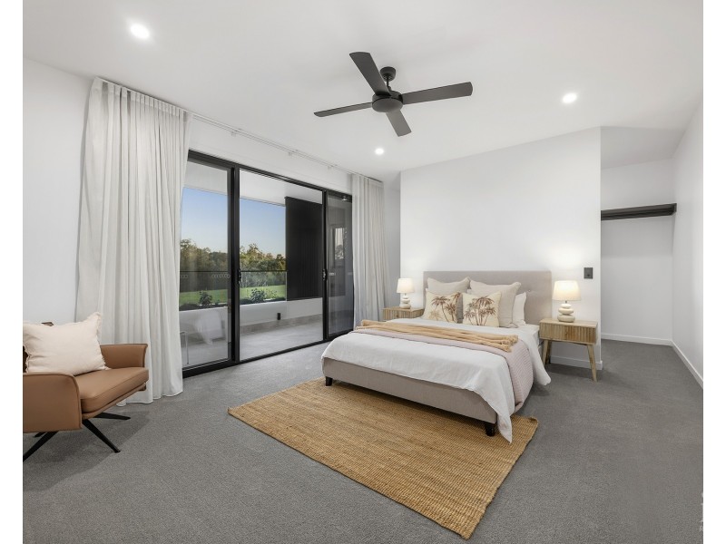 9214 Peter Senior Drive, Hope Island QLD 4212