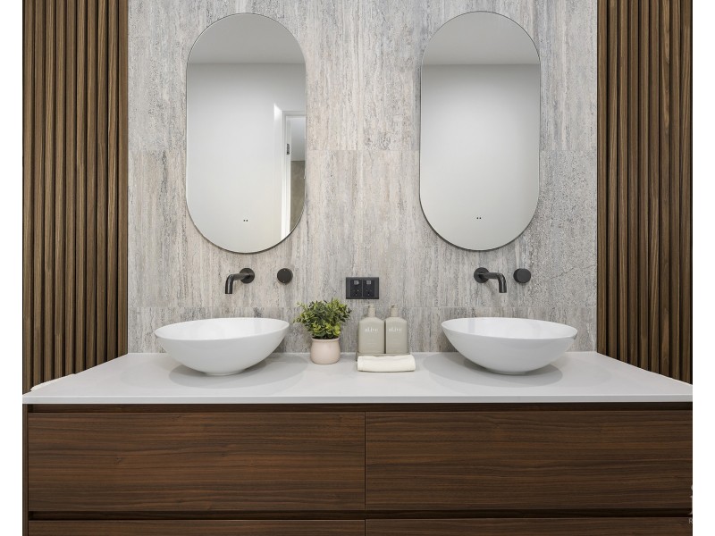 9214 Peter Senior Drive, Hope Island QLD 4212