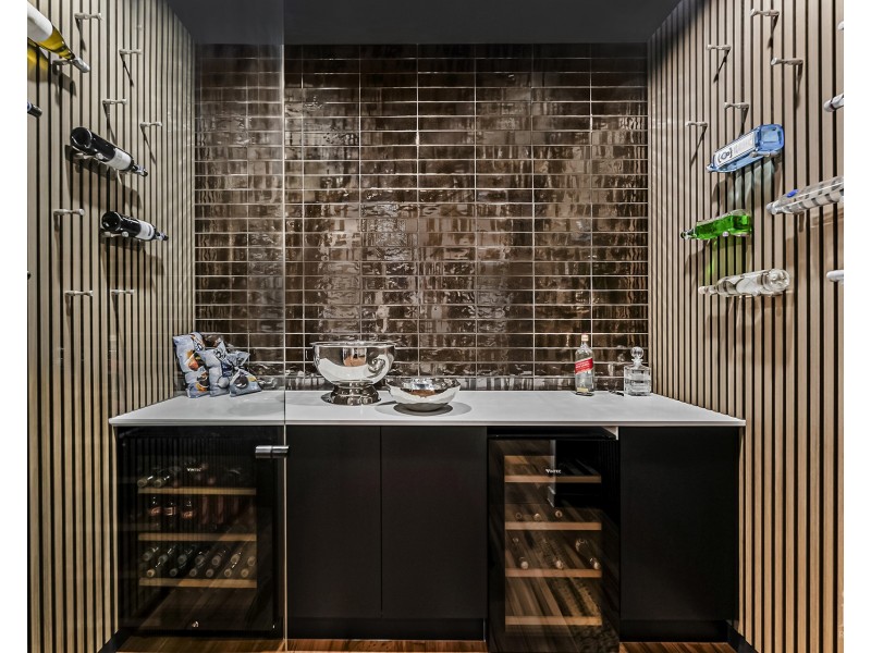 9214 Peter Senior Drive, Hope Island QLD 4212