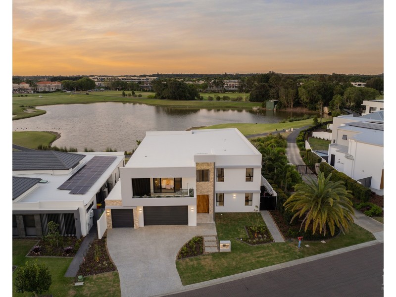 9214 Peter Senior Drive, Hope Island QLD 4212